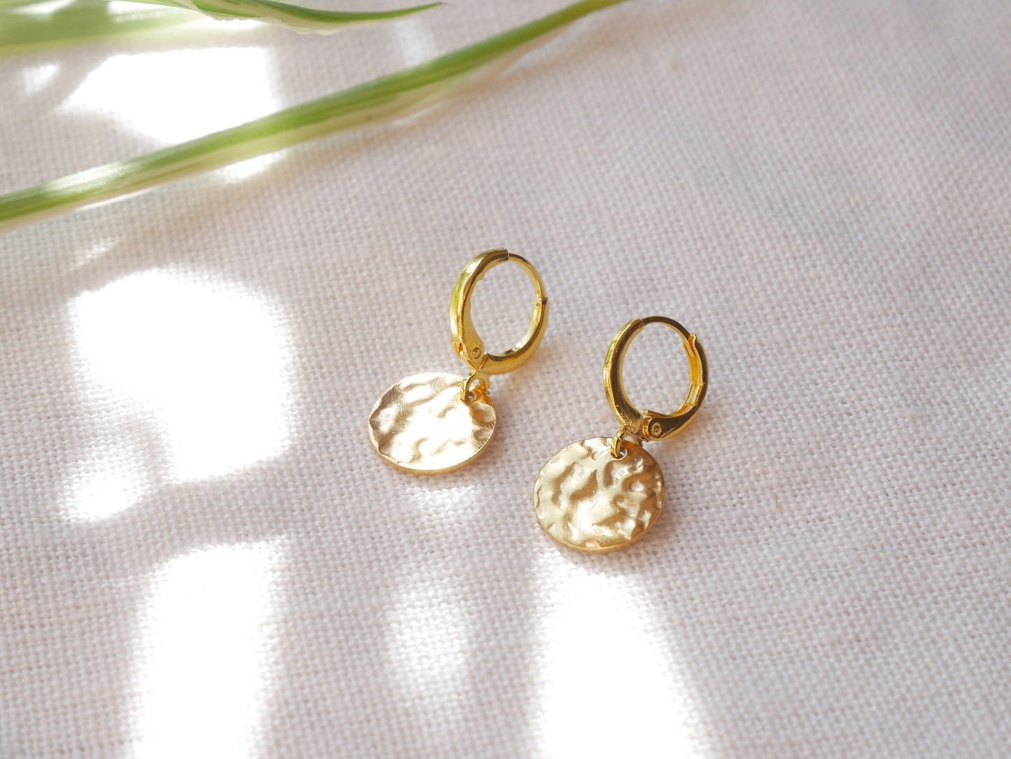 Hammered gold disc earrings | Dainty disc hoop earrings | Huggie hoops with round gold charm | Minimalist hammer pattern small hoop earrings