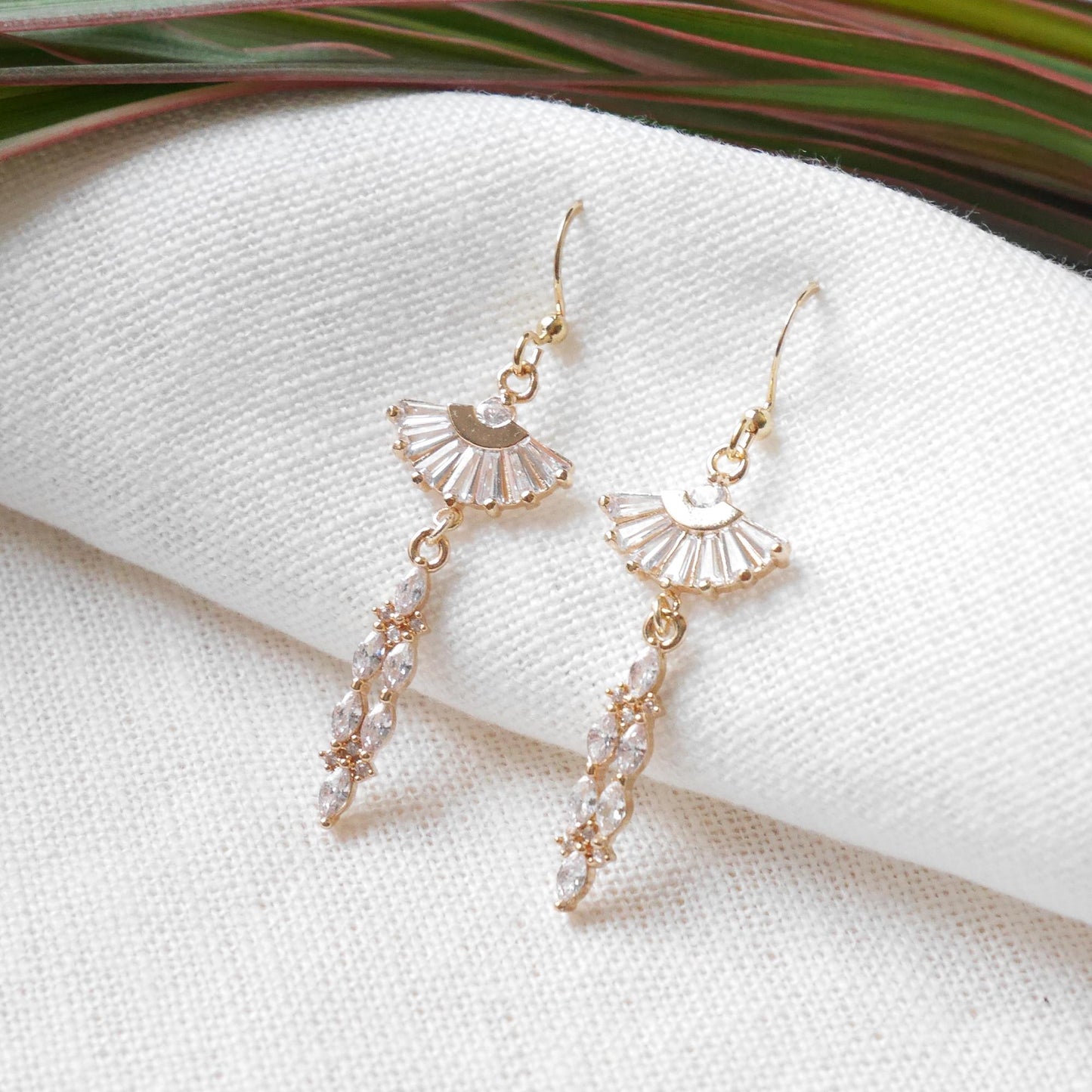 Art deco fan dangle earrings | Dainty art deco style bridal jewelry | 14k gold plated cubic zirconia diamond drop earrings wedding accessory