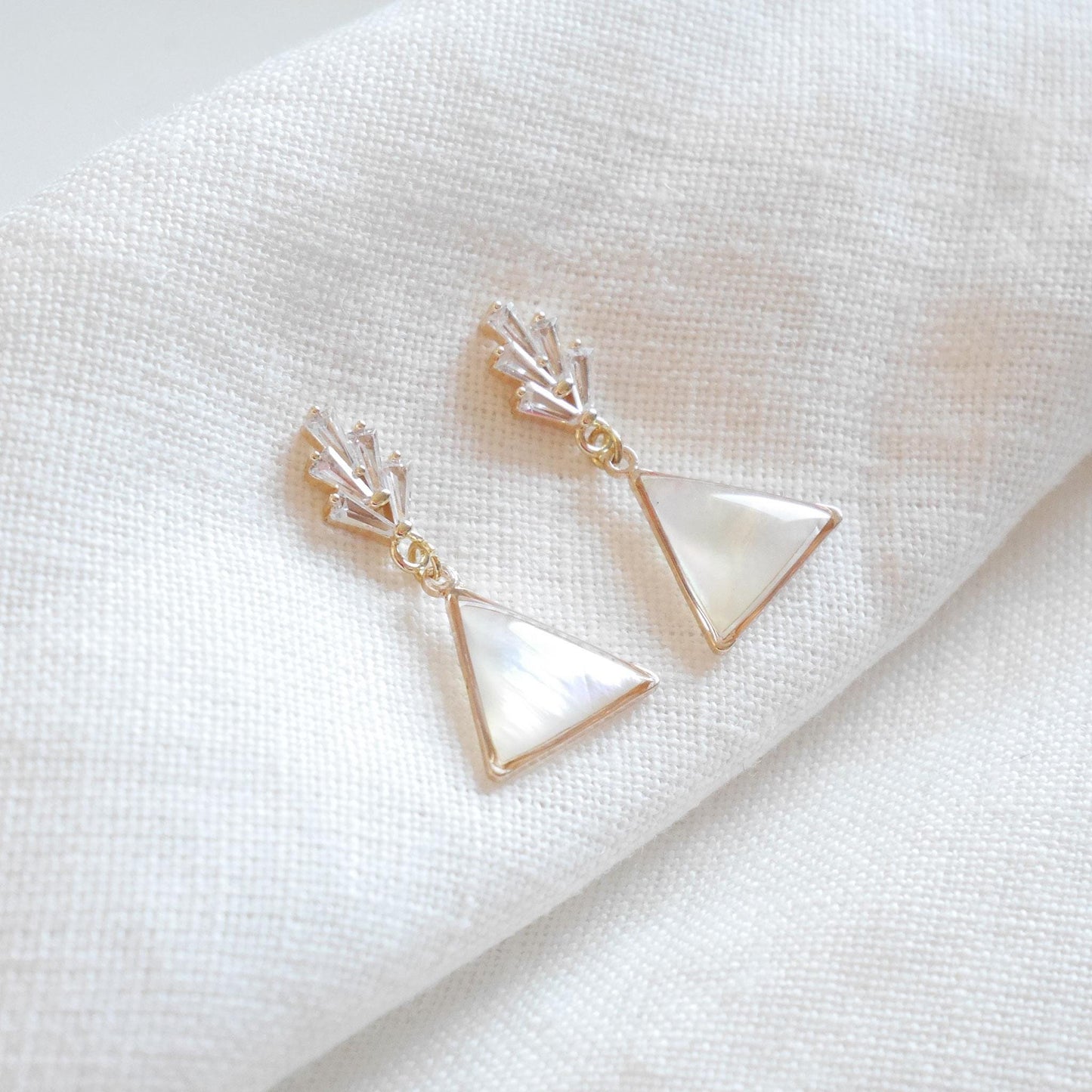 Art deco shell earrings | Triangle drop dangle earrings | Natural shell jewelry for wedding | 1920s insprired mother of pearl dangle earring