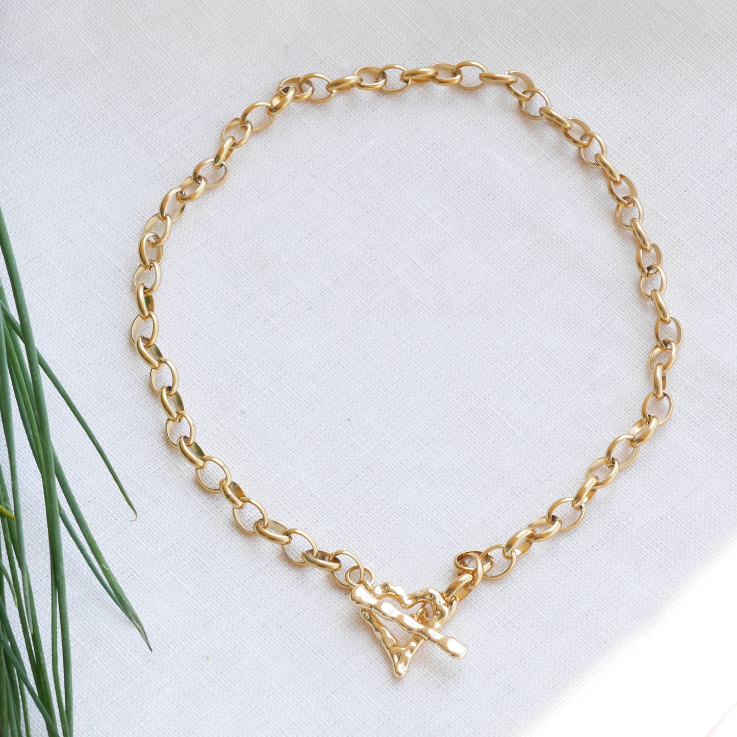 Heart clasp necklace | Chunky front toggle lock choker | Gold statement jewelry gift for her with big rolo chain