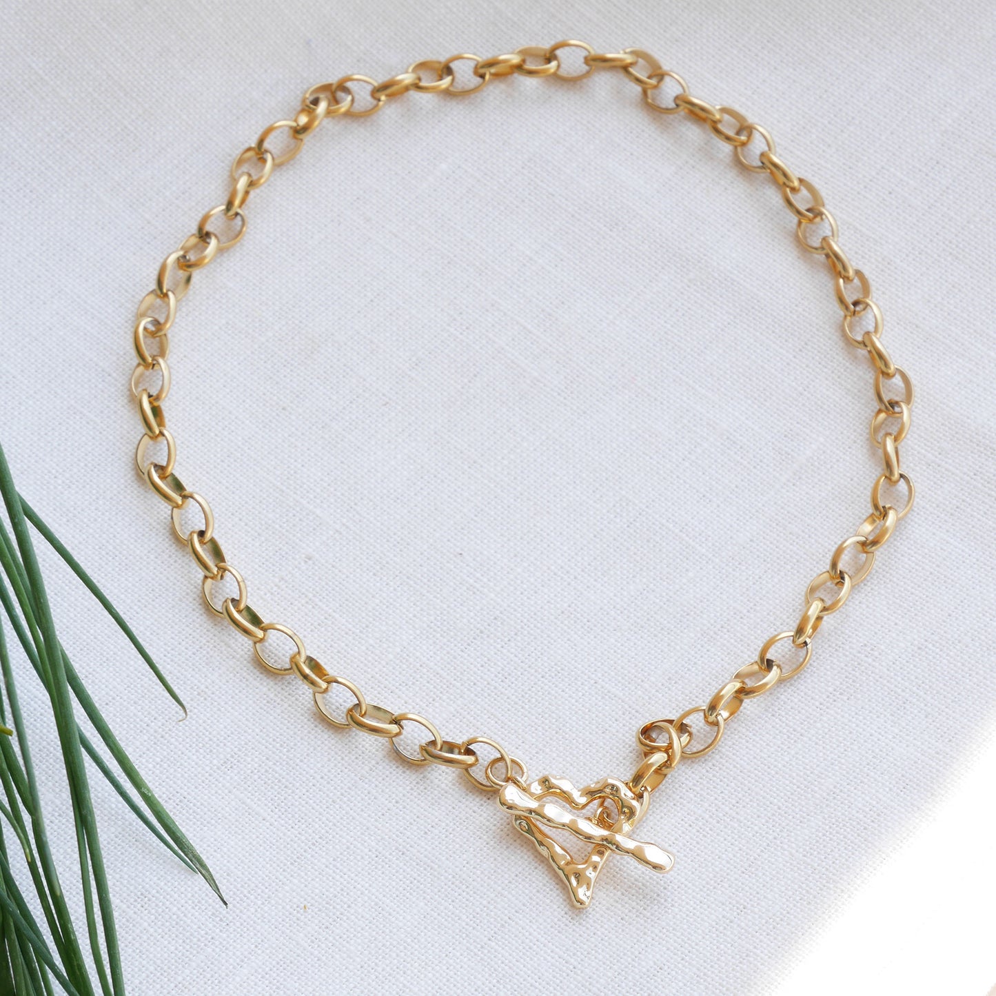 Heart clasp necklace | Chunky front toggle lock choker | Gold statement jewelry gift for her with big rolo chain
