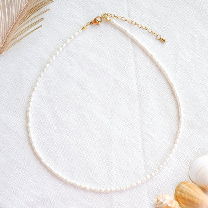 Collier de petites perles d'eau douce | Collier ras du cou en petites perles baroques | Bijou délicat et léger avec de vraies perles | Joli cadeau d'anniversaire pour elle