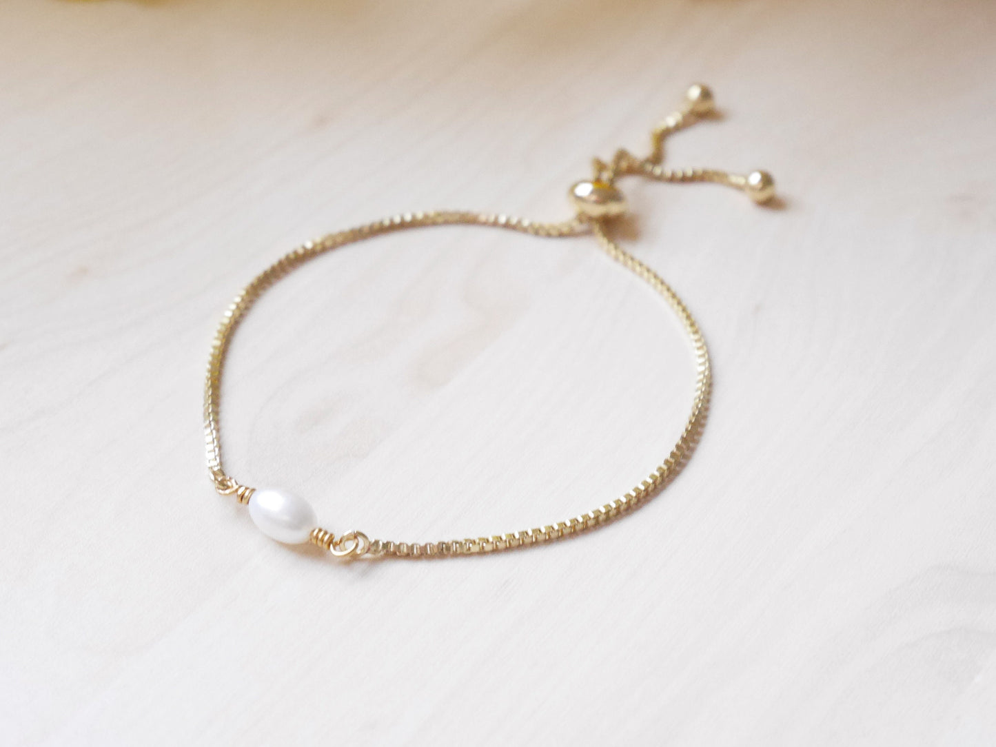 One pearl bracelet | Minimalist freshwater pearl gold bracelet with a box chain slider | Single pearl gold-plated bracelet gift for her