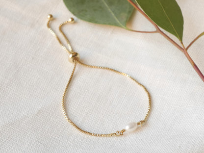 One pearl bracelet | Minimalist freshwater pearl gold bracelet with a box chain slider | Single pearl gold-plated bracelet gift for her