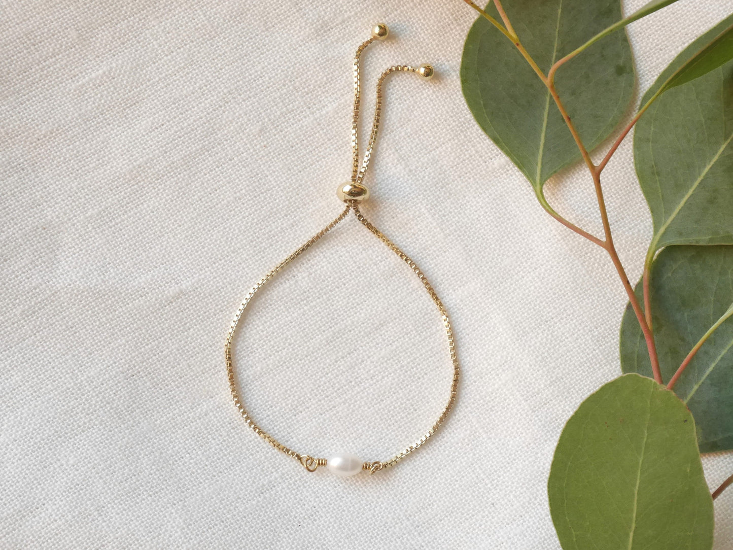 One pearl bracelet | Minimalist freshwater pearl gold bracelet with a box chain slider | Single pearl gold-plated bracelet gift for her
