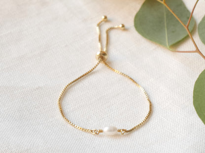 One pearl bracelet | Minimalist freshwater pearl gold bracelet with a box chain slider | Single pearl gold-plated bracelet gift for her