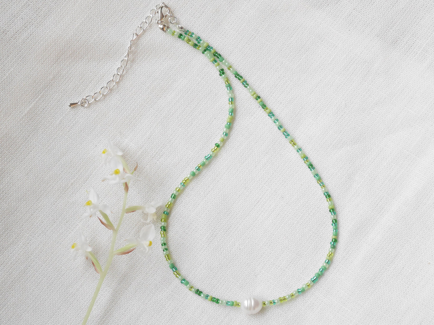 Green seed bead necklace | Freshwater pearl necklace with tiny green beads | Green glass bead necklace | Gift for someone that loves green