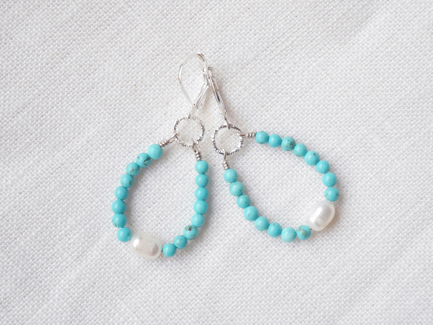 Turquoise hoop earrings | Turquoise stone earrings with freshwater pearls | Turquoise boho earrings | Summer earrings for vacation and beach
