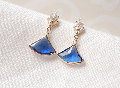 Art deco earrings | Blue vintage style earrings | Dainty blue drop earrings with 1920s style | Art nouveau classic drop earrings with zircon