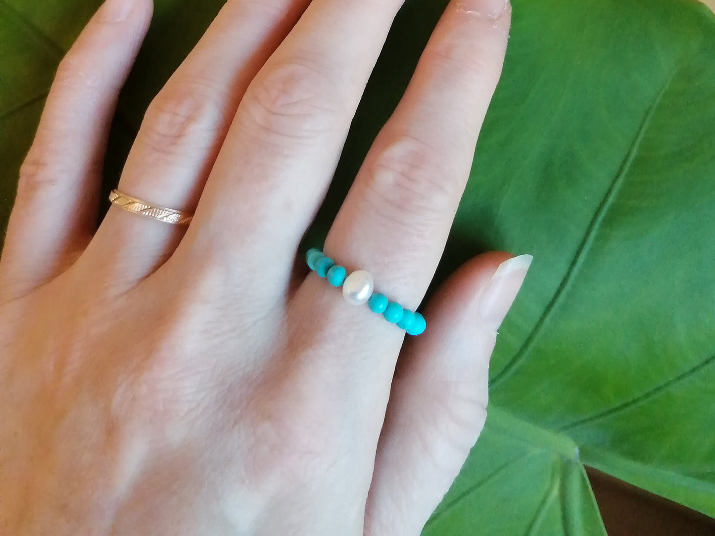 Turquoise beads ring | Turquoise stretch ring with freshwater pearl | Elastic pearl ring with stone beads | Cute minimalist turquoise ring