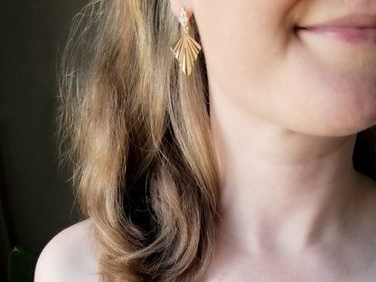 Art deco dangle earrings | Gold fan vintage style earrings | Gold dangle inspired by the 1920s | Elegant party earrings | Zircon geometric