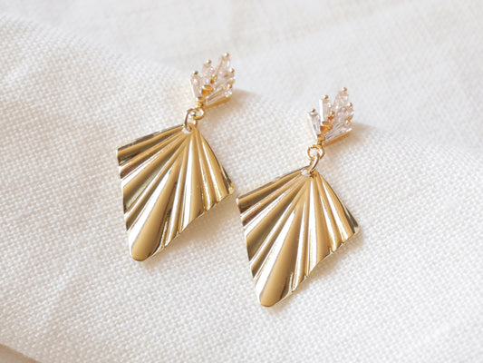 Art deco dangle earrings | Gold fan vintage style earrings | Gold dangle inspired by the 1920s | Elegant party earrings | Zircon geometric