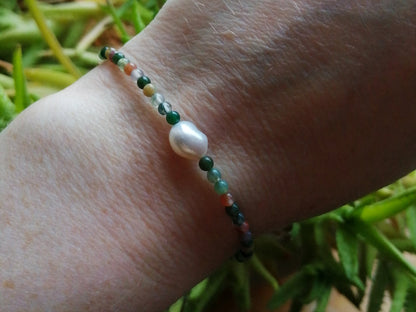 Natural stone beads bracelet with freshwater pearl | Neutral colors agate beaded jewelry | Cute adjustable dainty small bead gift for her