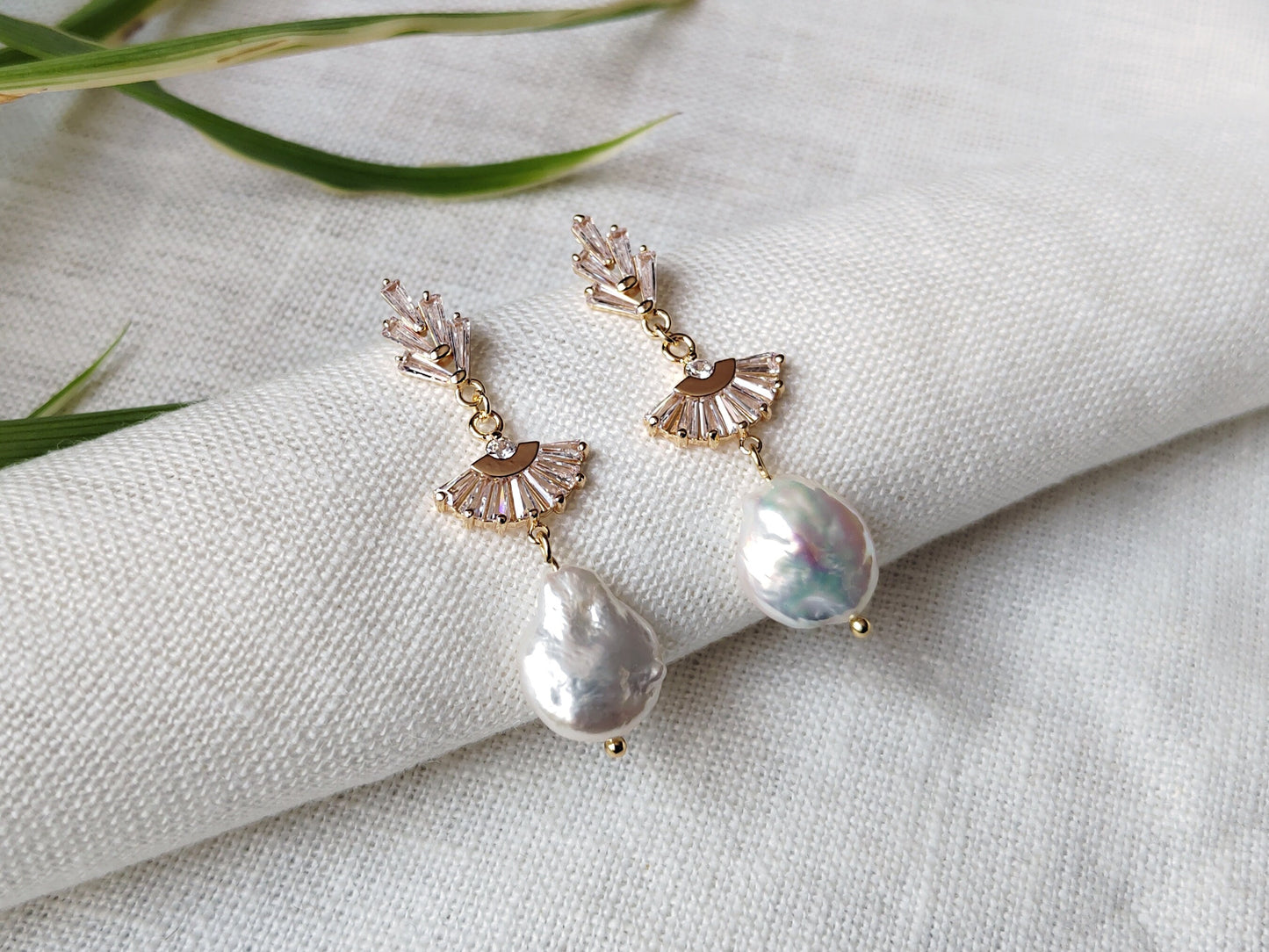 Long art deco pearl earrings | Vintage style wedding earrings | Boho chic jewelry | 1920s style dangle freshwater pearl fan earrings for her