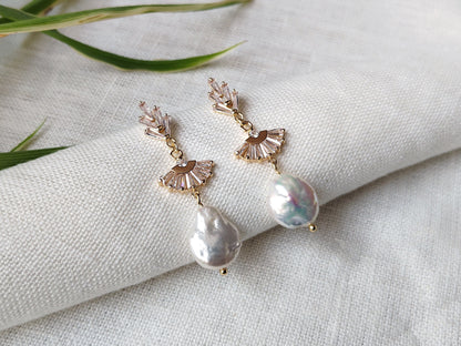 Long art deco pearl earrings | Vintage style wedding earrings | Boho chic jewelry | 1920s style dangle freshwater pearl fan earrings for her