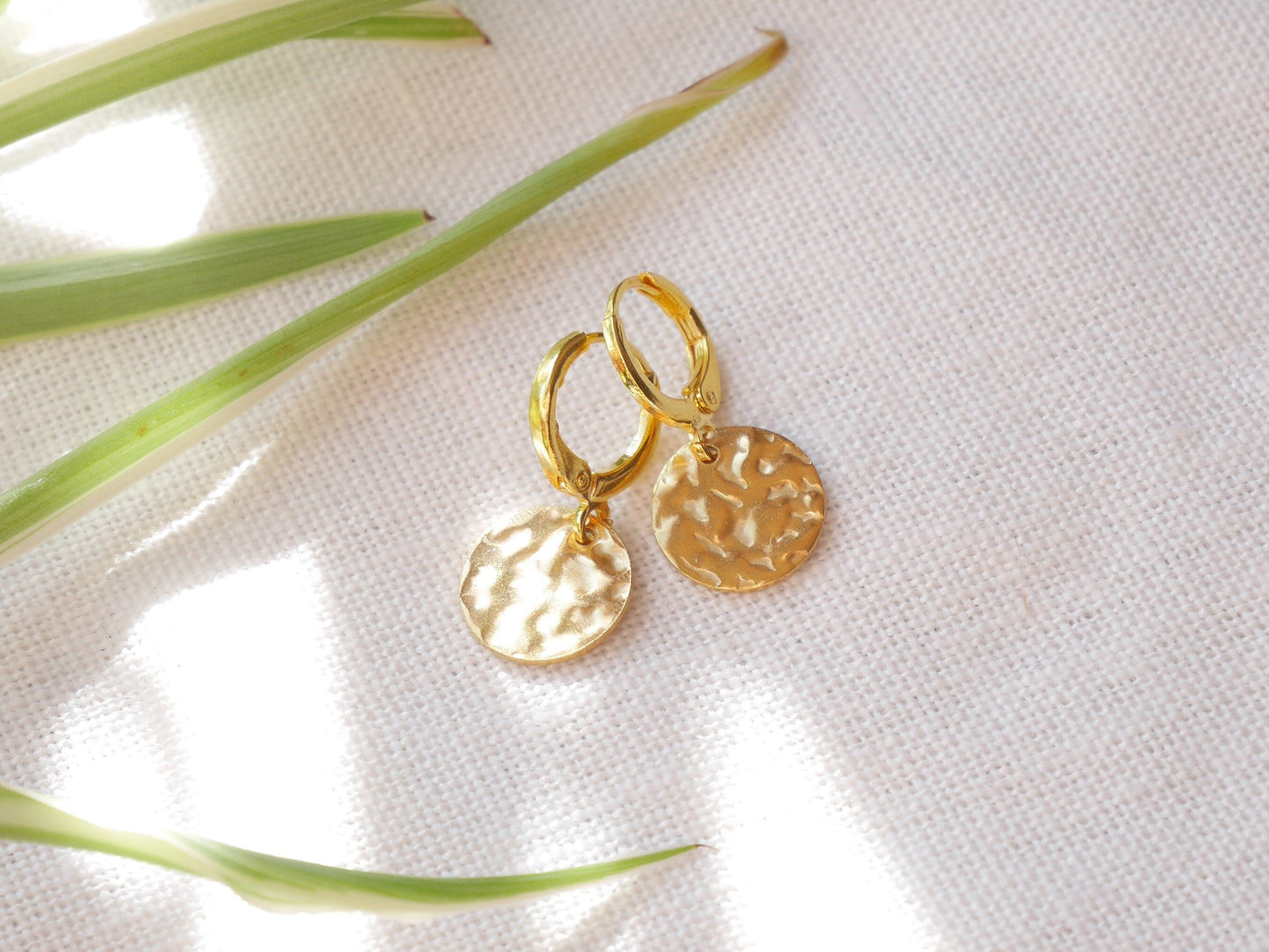 Hammered gold disc earrings | Dainty disc hoop earrings | Huggie hoops with round gold charm | Minimalist hammer pattern small hoop earrings