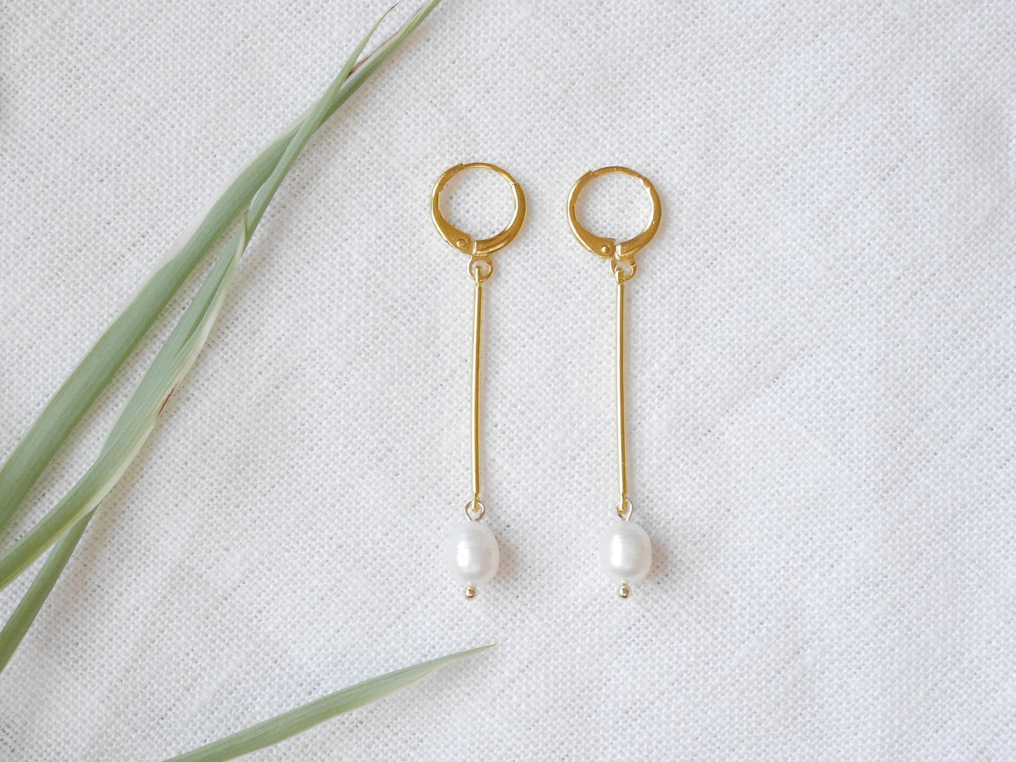 Long bar pearl earrings | Minimalist freshwater pearl dangle earrings | Simple pearl jewelry | Cute clean lines earrings with real pearls