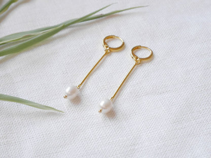 Long bar pearl earrings | Minimalist freshwater pearl dangle earrings | Simple pearl jewelry | Cute clean lines earrings with real pearls
