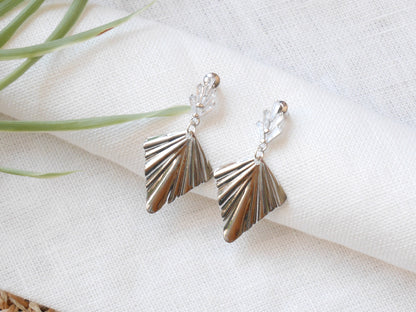 Art deco fan earrings | Platinum dangle 1920s style | Dark silver drop inspired by the art deco era | Beautiful wedding earrings for her