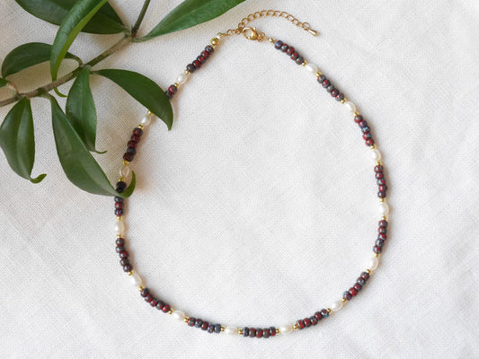 Red garnet beaded necklace | Cute freshwater pearl choker with dark red Miyuki Picasso glass beads | Dainty dark colors jewelry gift for her