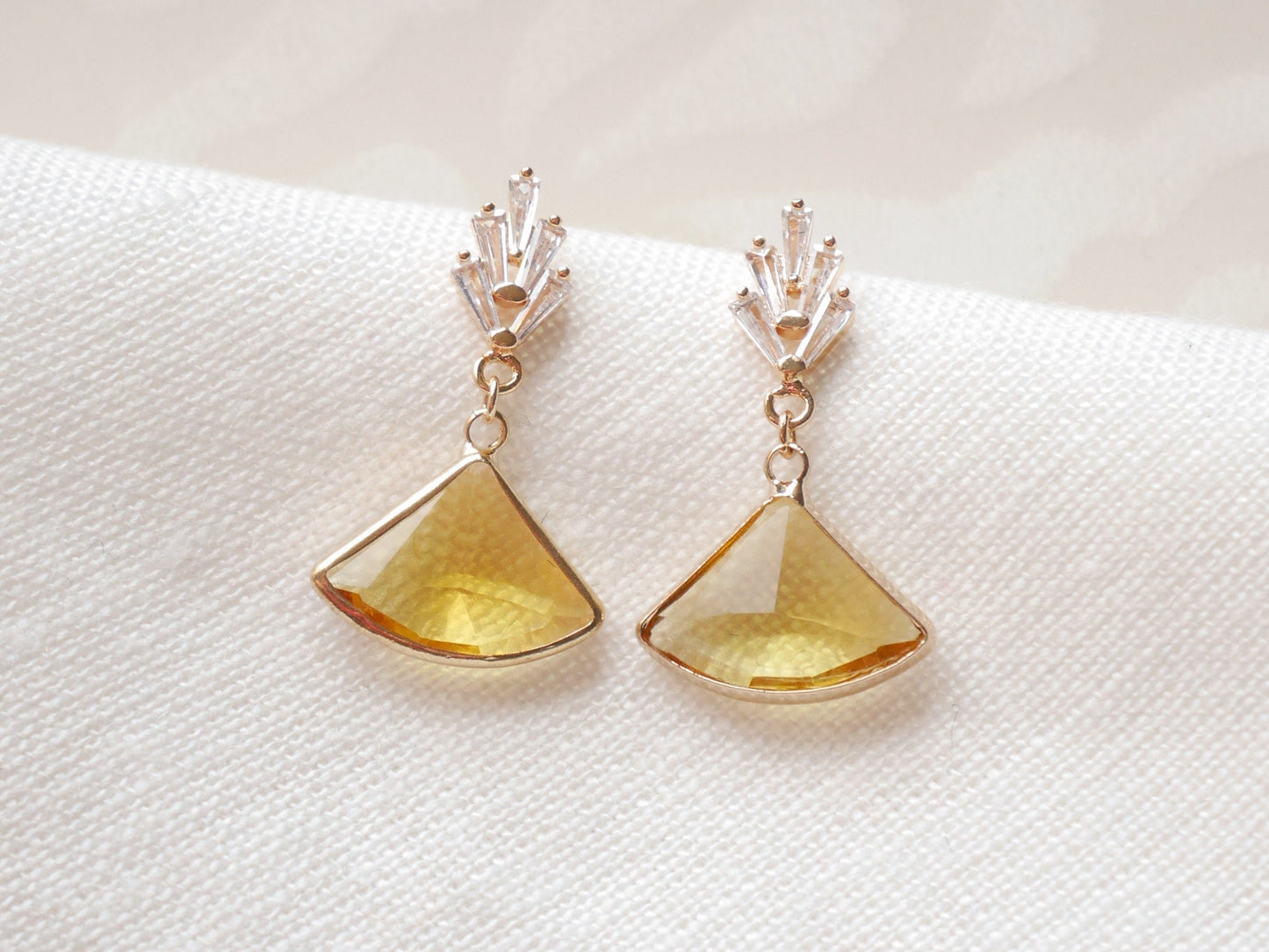 Elegant yellow fan art deco earrings – vintage bridal jewelry with glass pendant