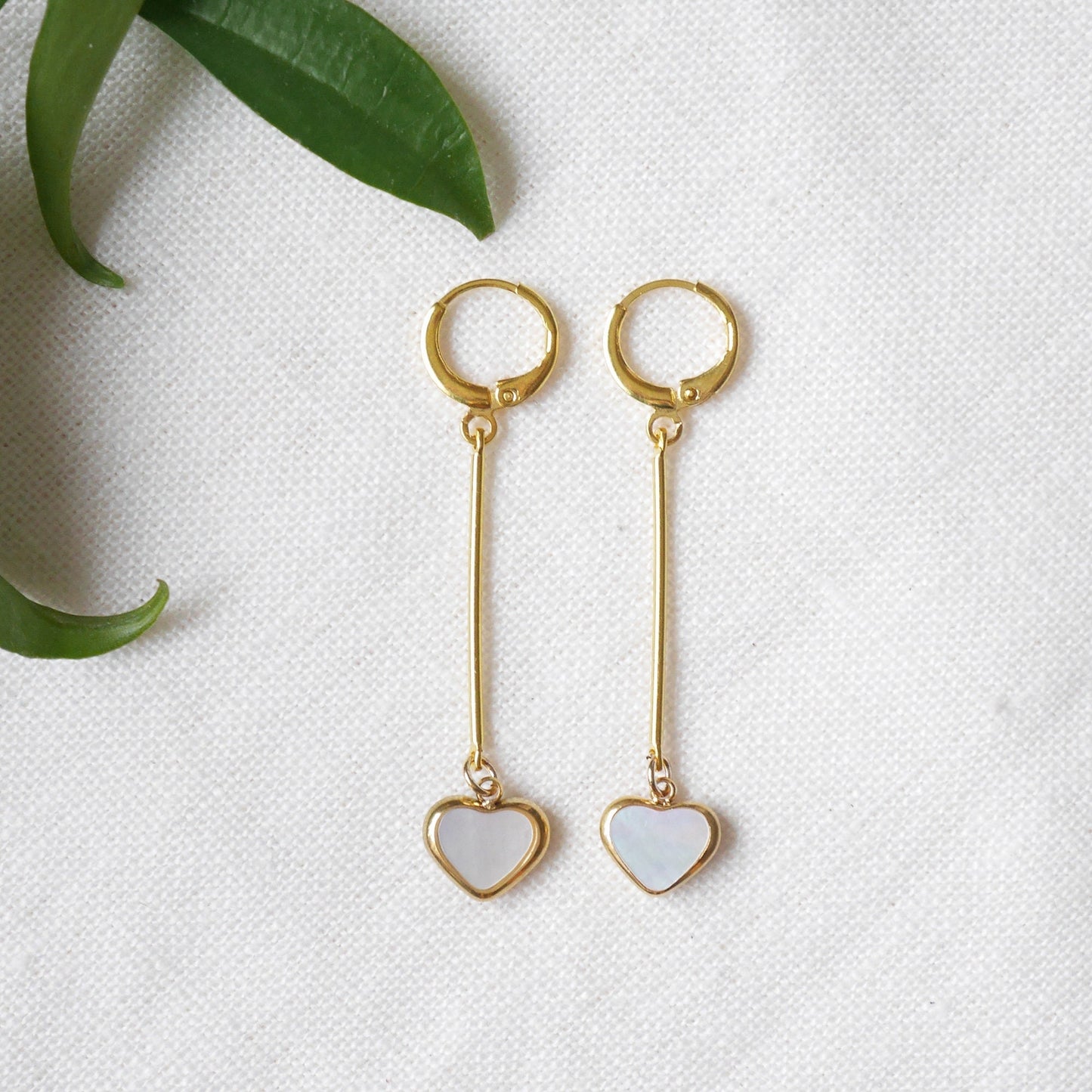 Heart bar earrings | Shell heart dangle earrings | Valentine's Day gift | Minimalist mother or pearl jewelry | Cute romantic gift for her