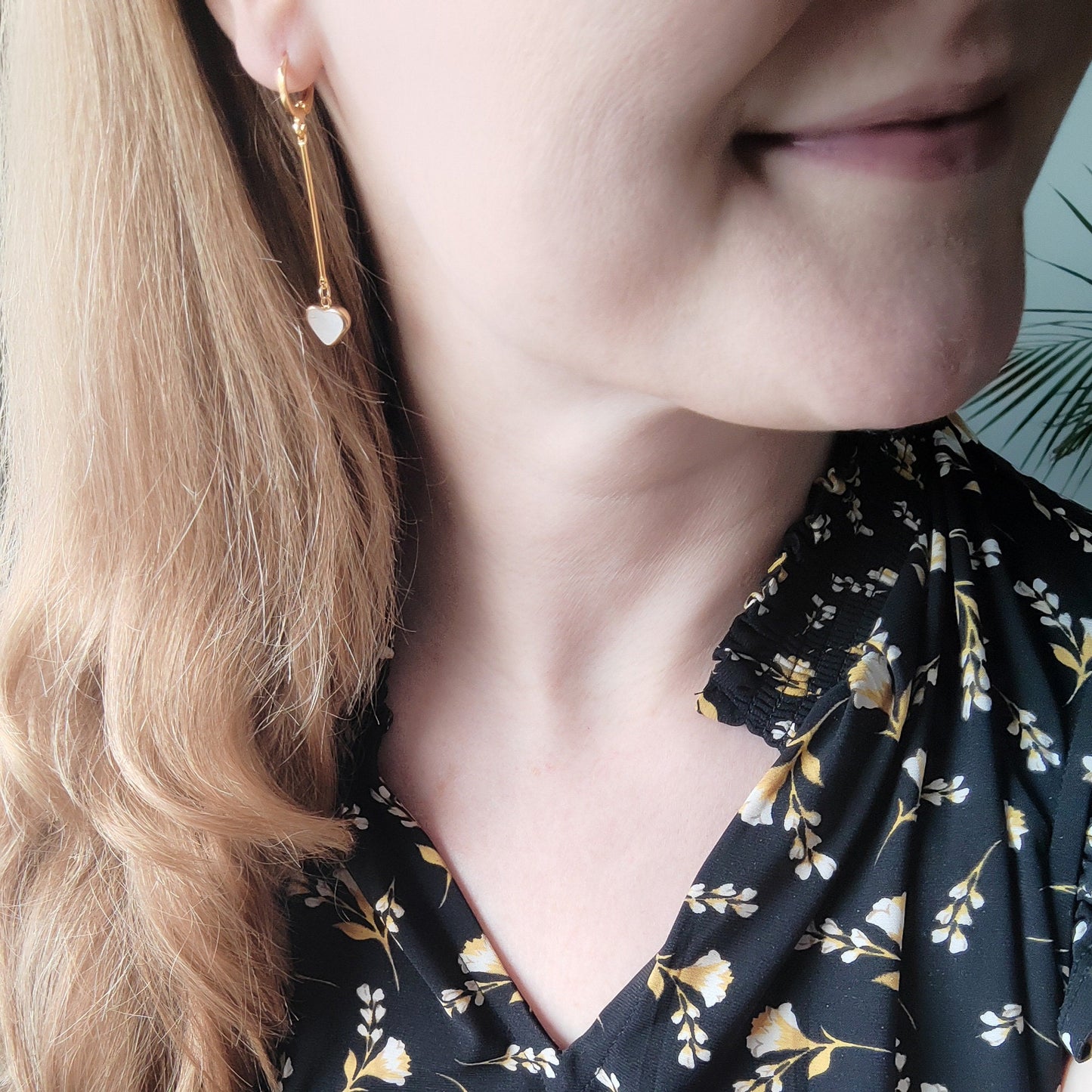 Heart bar earrings | Shell heart dangle earrings | Valentine's Day gift | Minimalist mother or pearl jewelry | Cute romantic gift for her