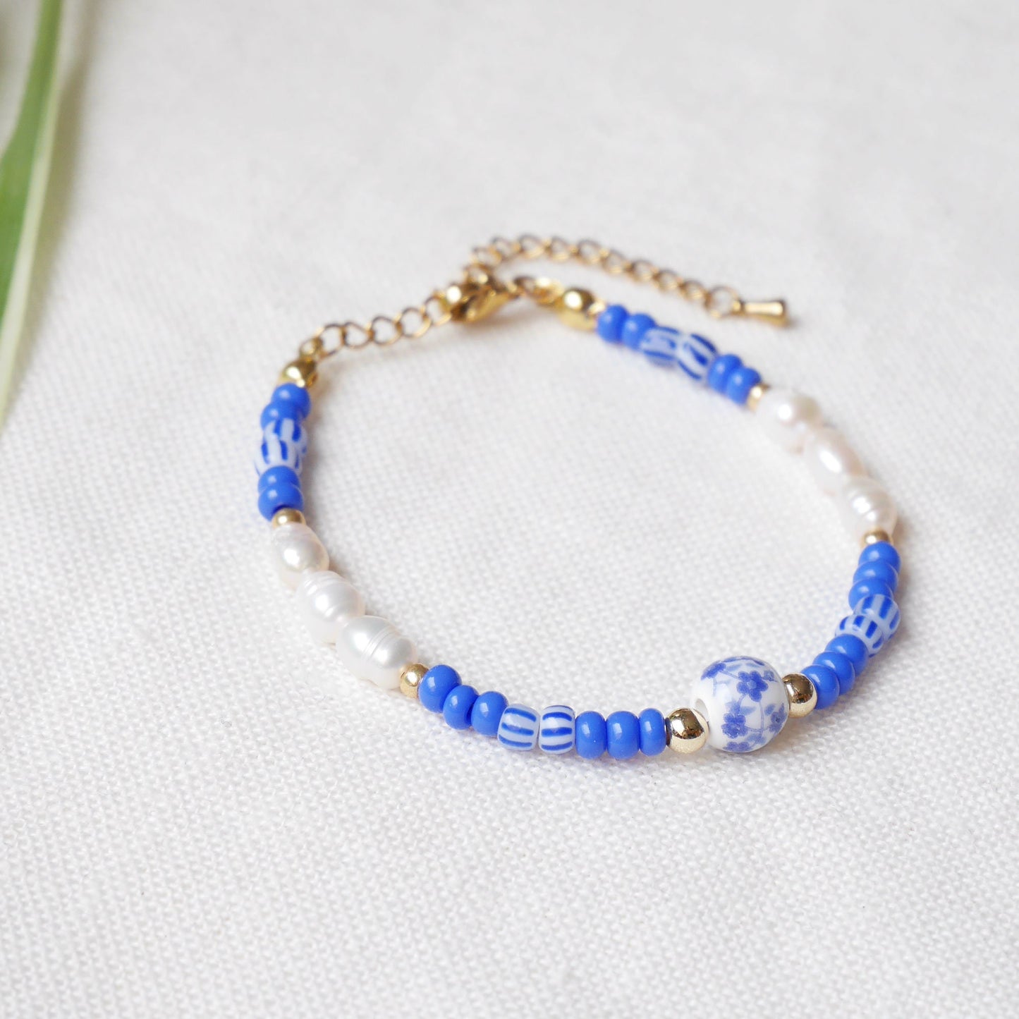 Blue porcelain bead bracelet | Summer seed bead bracelet | Lovely blue and white jewelry with real pearls | Ceramic jewelry gift for her