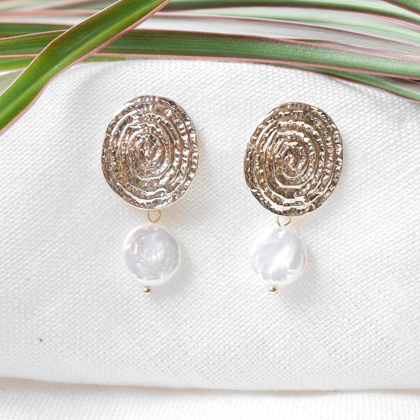 Chunky coin freshwater pearl earrings | Button pearl drop earrings | Gold statement earring | Minimalist geometric jewelry gift for woman