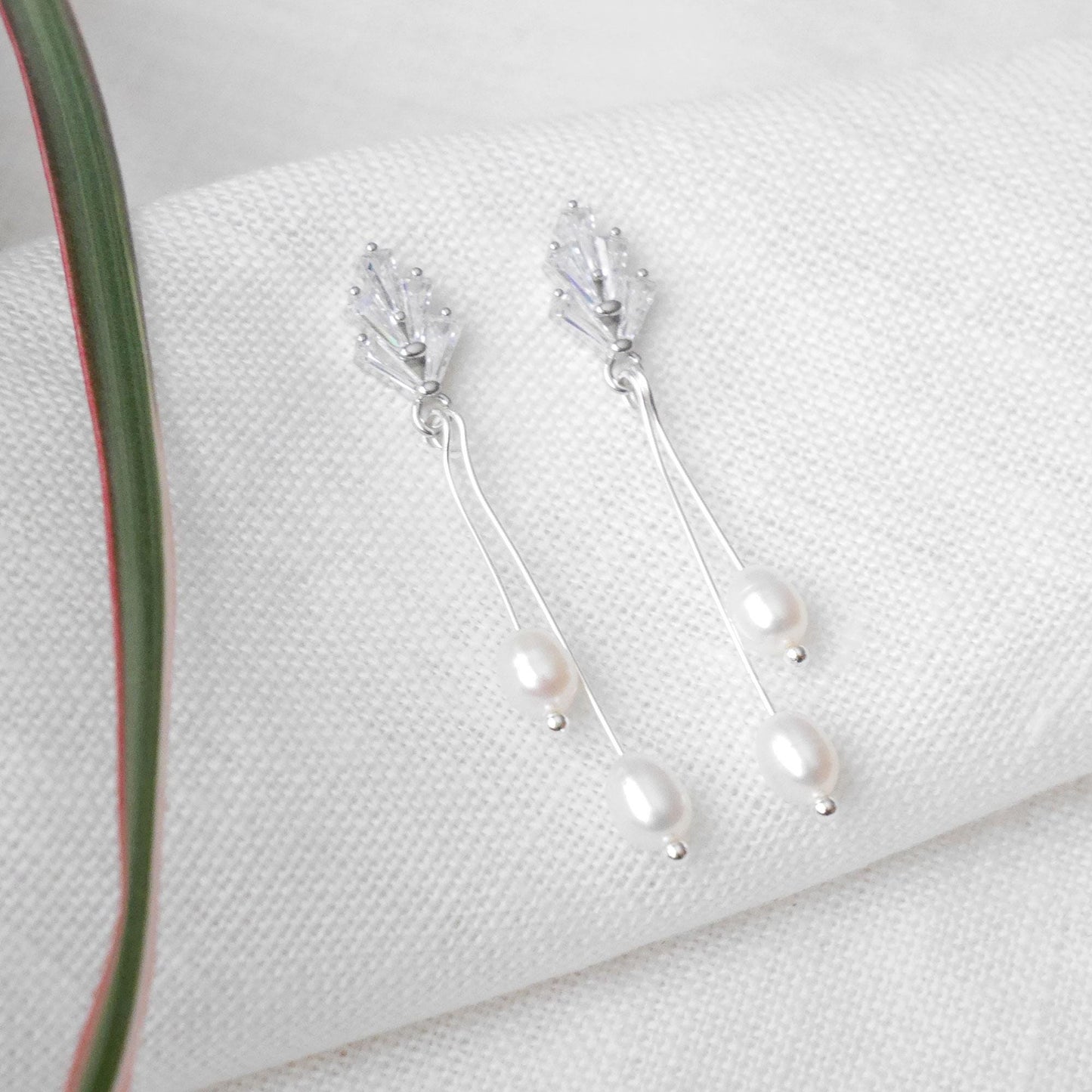Silver art deco wedding earrings | Long freshwater pearl drop earring | Bridal pearl earrings | Dainty elegant zircon jewelry for brides