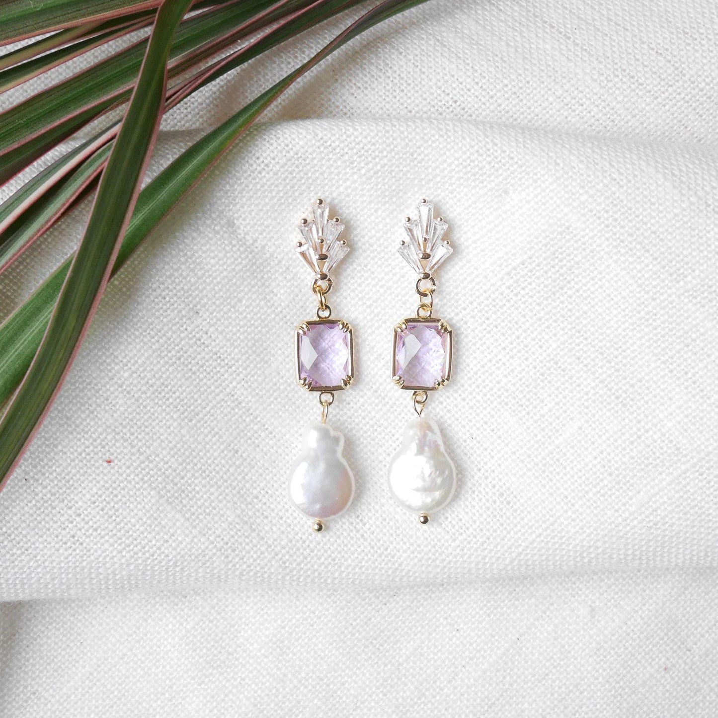 Purple bridal earrings | Dainty long art deco earrings | Light violet wedding jewelry | Elegant freshwater pearl dangle earrings for bride