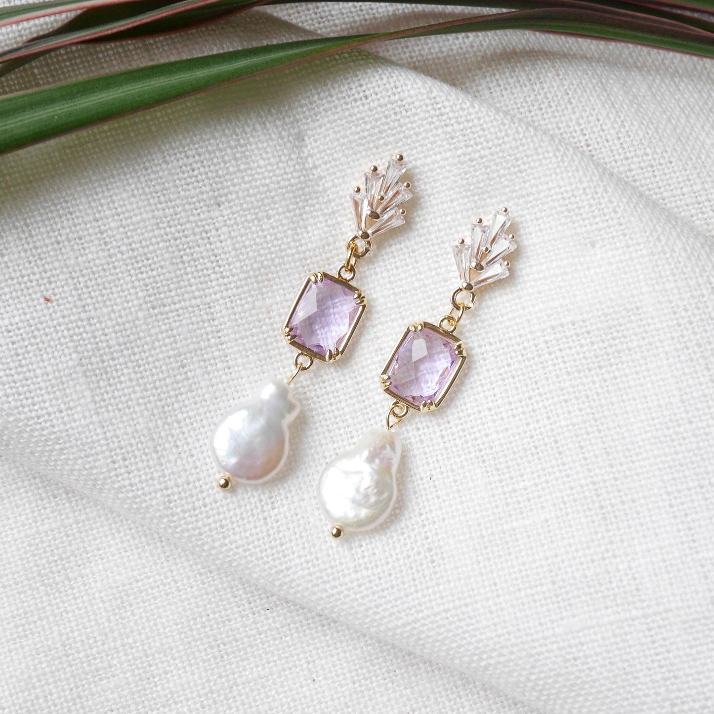 Purple bridal earrings | Dainty long art deco earrings | Light violet wedding jewelry | Elegant freshwater pearl dangle earrings for bride