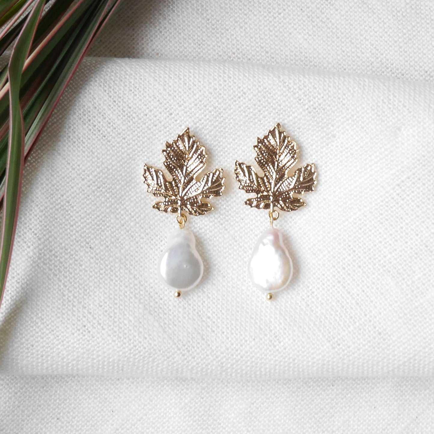 Maple leaf freshwater pearl earrings | Gold leaves dangle earrings | Teardrop shape real pearl drop earrings | Autumn jewelry gift for her