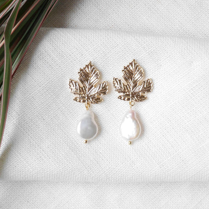 Maple leaf freshwater pearl earrings | Gold leaves dangle earrings | Teardrop shape real pearl drop earrings | Autumn jewelry gift for her