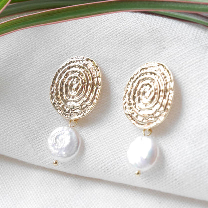 Chunky coin freshwater pearl earrings | Button pearl drop earrings | Gold statement earring | Minimalist geometric jewelry gift for woman