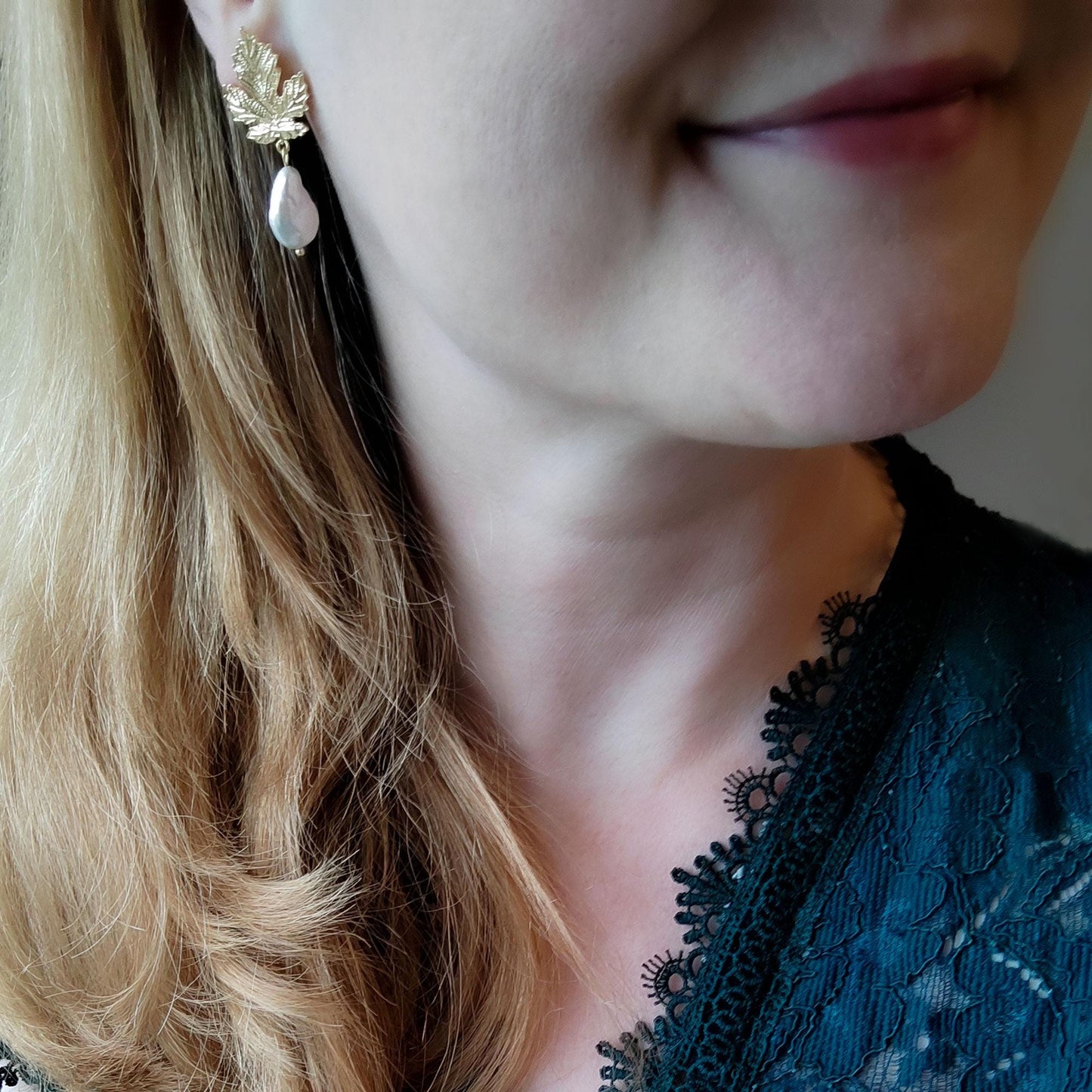 Maple leaf freshwater pearl earrings | Gold leaves dangle earrings | Teardrop shape real pearl drop earrings | Autumn jewelry gift for her