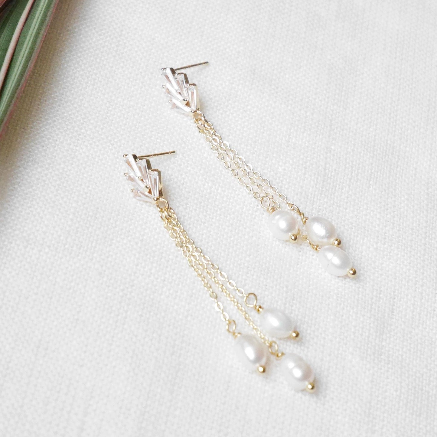 Cascade freshwater pearl earrings | Long Art deco style wedding earrings | Real pearl gold chain dangle earrings | Minimalist bridal jewelry