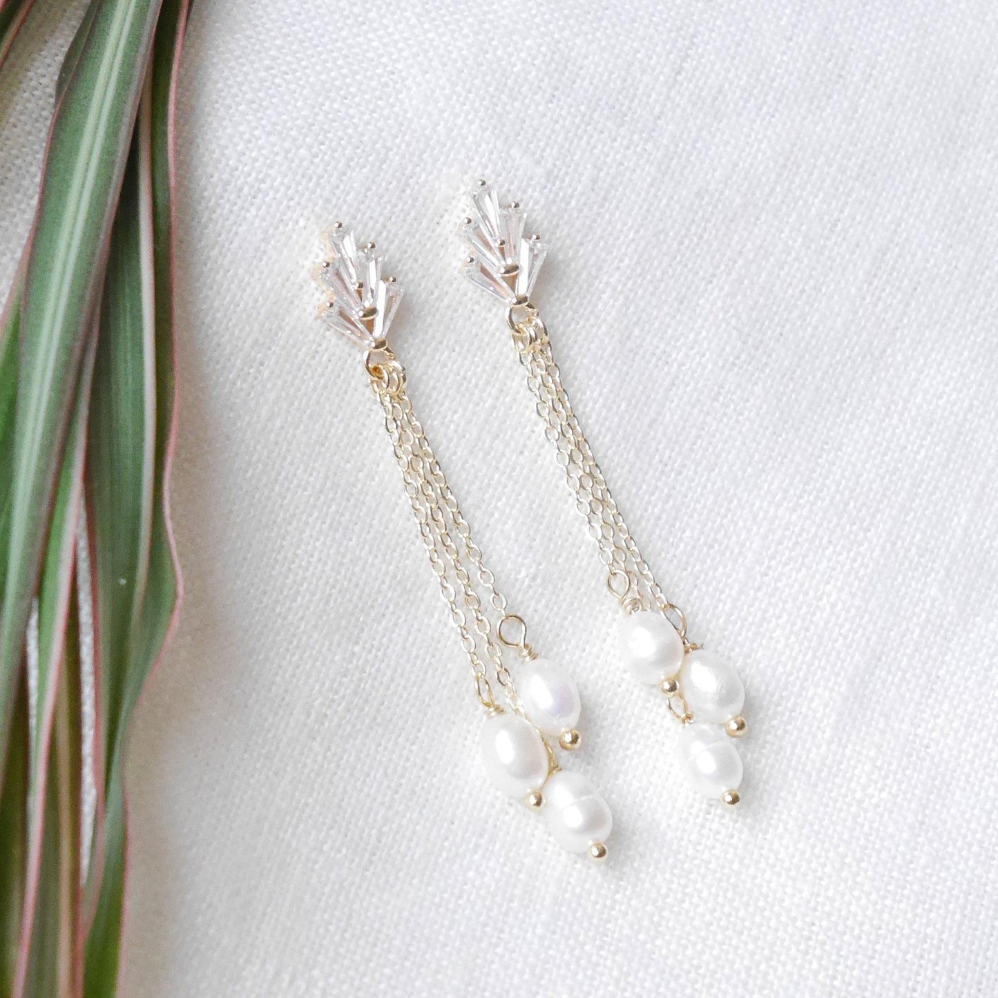 Cascade freshwater pearl earrings | Long Art deco style wedding earrings | Real pearl gold chain dangle earrings | Minimalist bridal jewelry