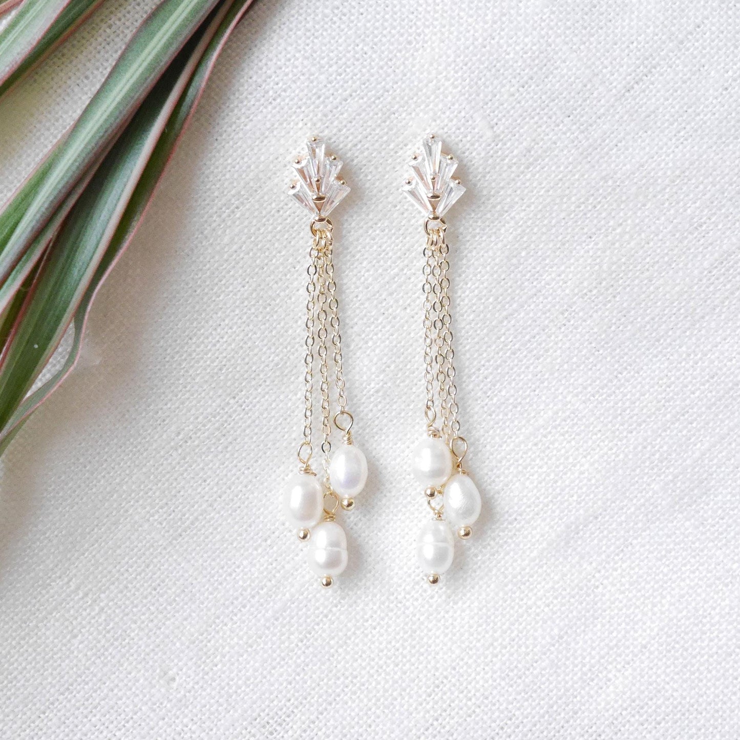 Cascade freshwater pearl earrings | Long Art deco style wedding earrings | Real pearl gold chain dangle earrings | Minimalist bridal jewelry