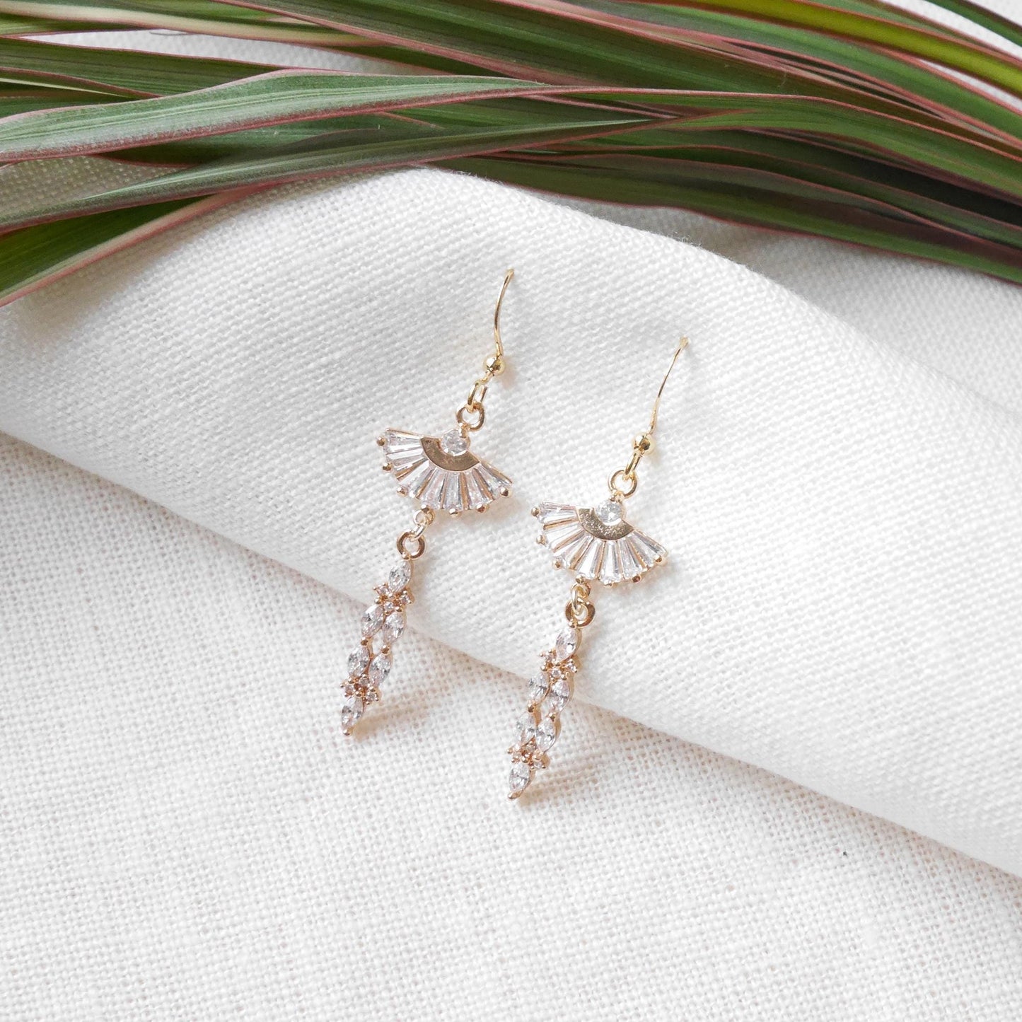 Art deco fan dangle earrings | Dainty art deco style bridal jewelry | 14k gold plated cubic zirconia diamond drop earrings wedding accessory
