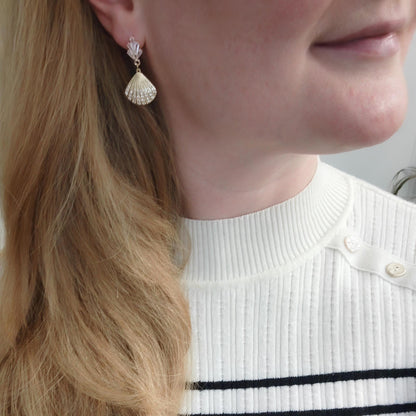 Gold art deco shell earrings | Vintage style wedding earrings | Fan shape golden dangle | Feminine bridal jewelry | Romantic boho design