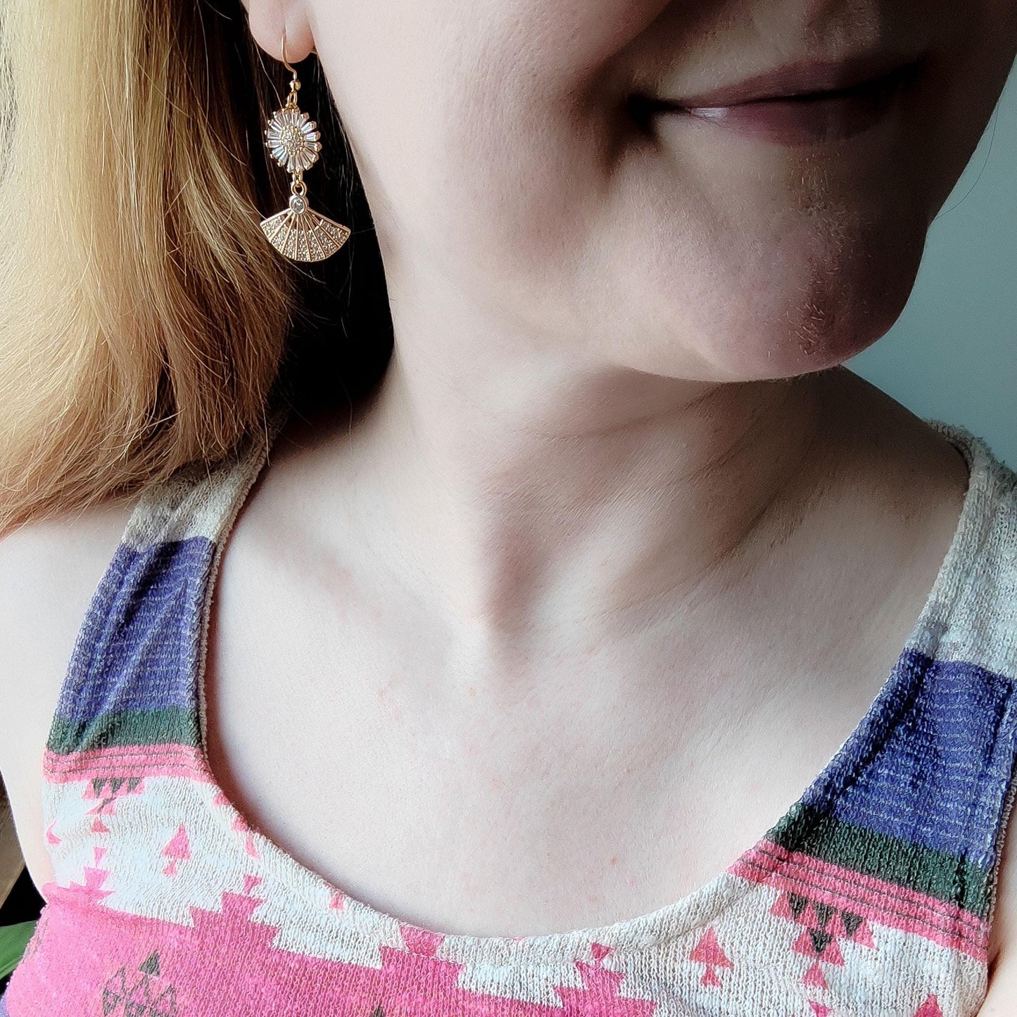 Gold daisy fan dangle earrings – floral bridal jewelry with cz drop accents