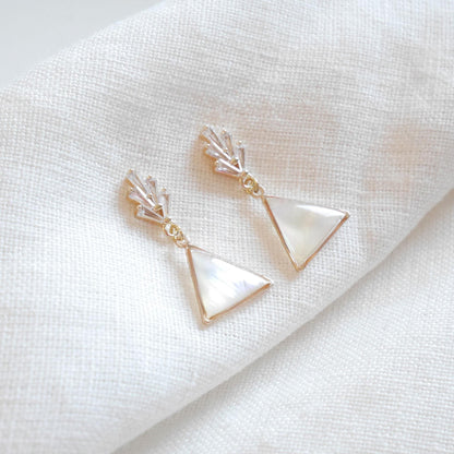 Art deco shell earrings | Triangle drop dangle earrings | Natural shell jewelry for wedding | 1920s insprired mother of pearl dangle earring