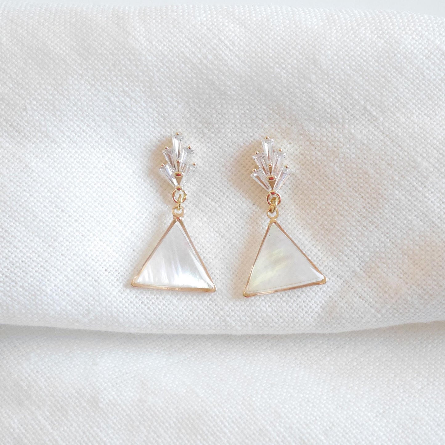 Art deco shell earrings | Triangle drop dangle earrings | Natural shell jewelry for wedding | 1920s insprired mother of pearl dangle earring