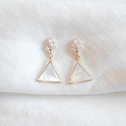 Art deco shell earrings | Triangle drop dangle earrings | Natural shell jewelry for wedding | 1920s insprired mother of pearl dangle earring