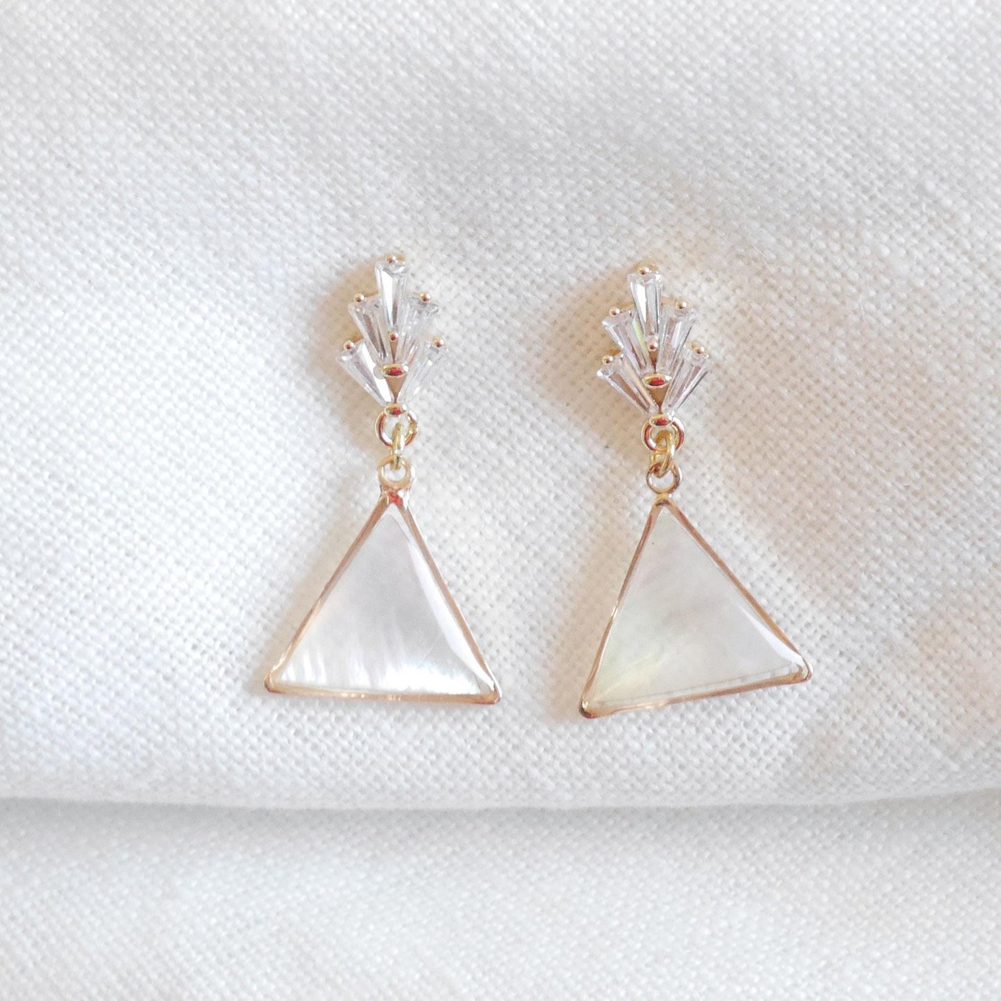 Art deco shell earrings | Triangle drop dangle earrings | Natural shell jewelry for wedding | 1920s insprired mother of pearl dangle earring