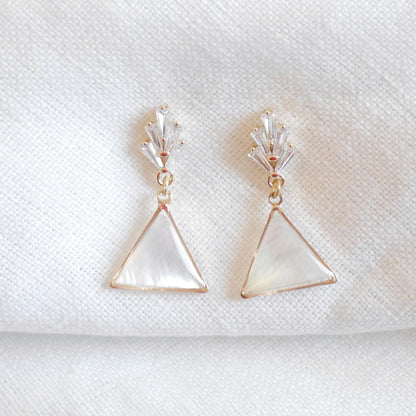 Art deco shell earrings | Triangle drop dangle earrings | Natural shell jewelry for wedding | 1920s insprired mother of pearl dangle earring