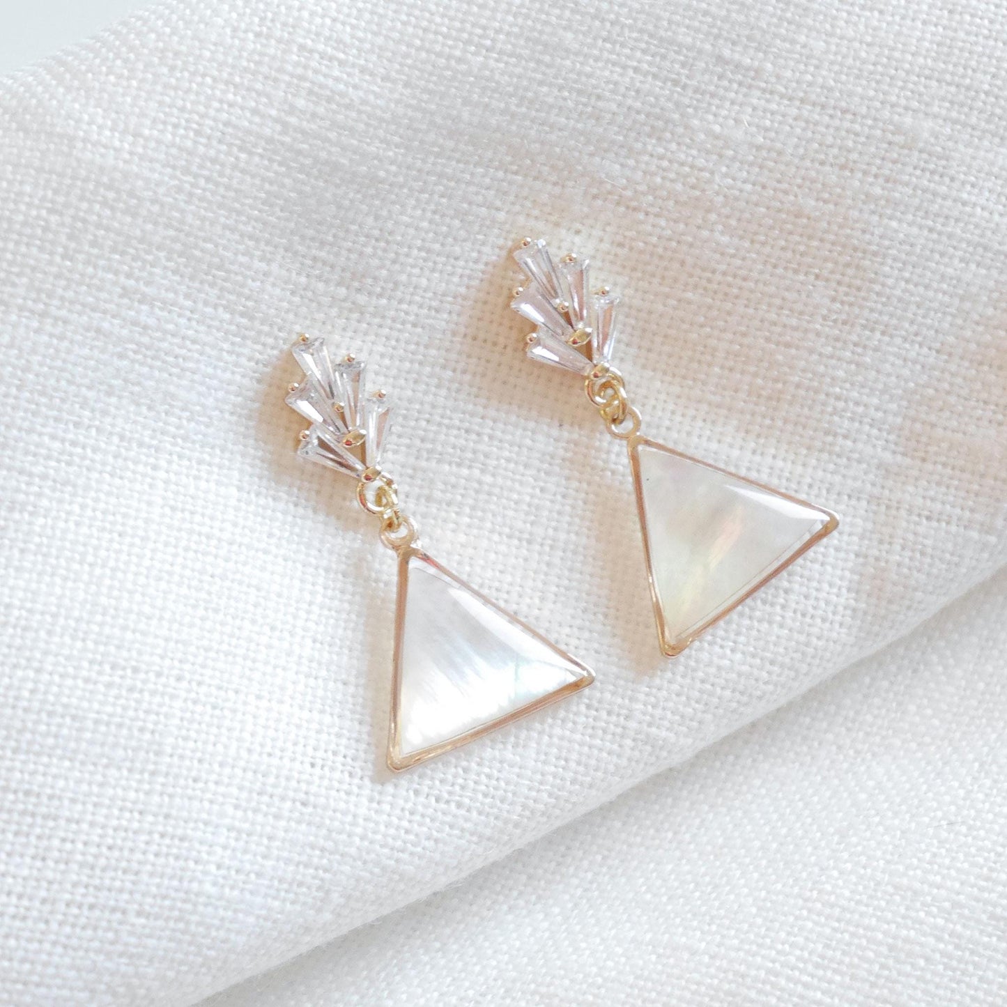 Art deco shell earrings | Triangle drop dangle earrings | Natural shell jewelry for wedding | 1920s insprired mother of pearl dangle earring