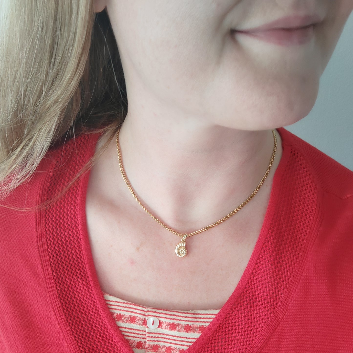 Seashell necklace - Spiral shell charm chain gift for her, dainty summer jewelry